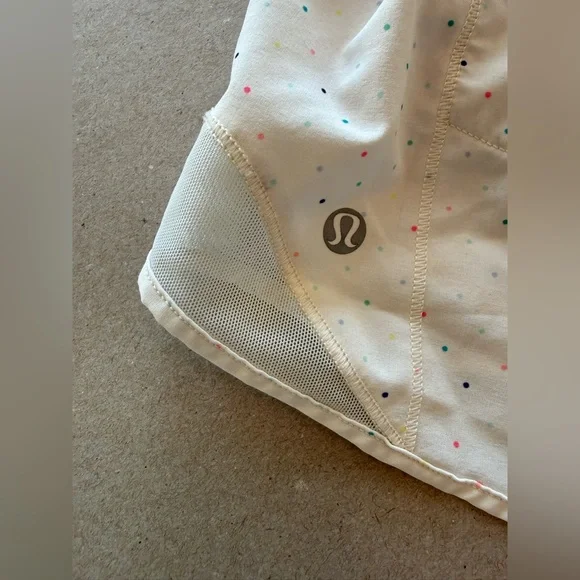 Lululemon Hotty Hot Shorts — Inseam 2.5” — Size 4 - Picture 4 of 8